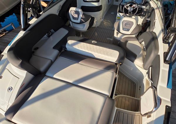 Crownline 255 SS SURF image