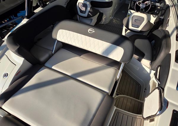 Crownline 255 SS SURF image