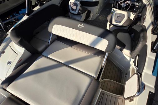 Crownline 255 SS SURF image