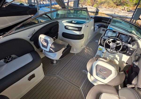 Crownline 255 SS SURF image