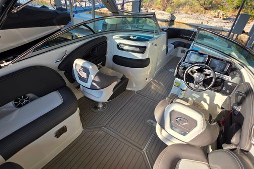 Crownline 255 SS SURF image