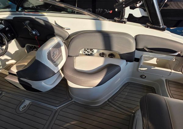 Crownline 255 SS SURF image