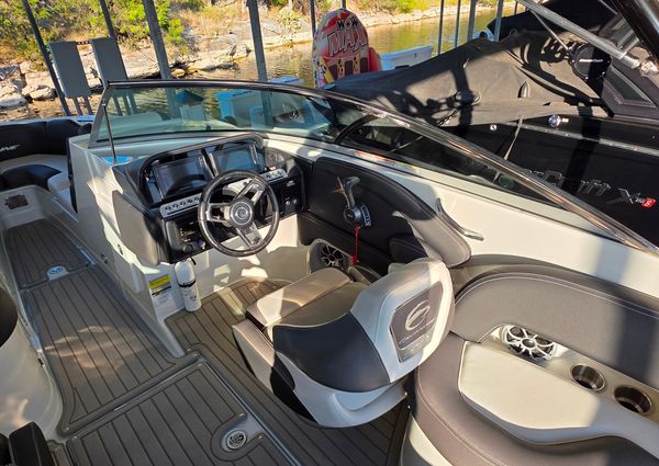 Crownline 255 SS SURF image