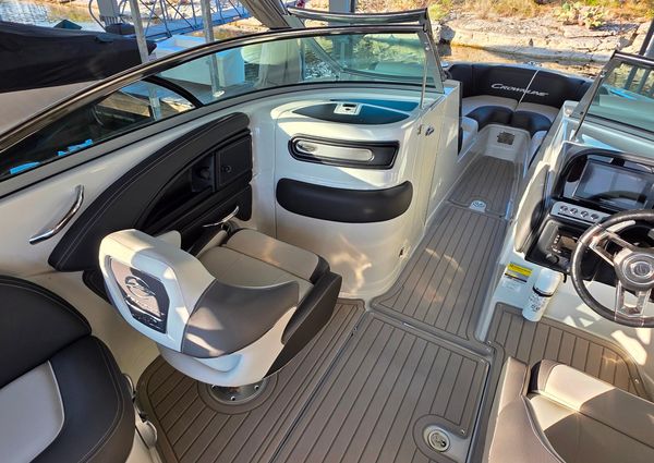 Crownline 255 SS SURF image