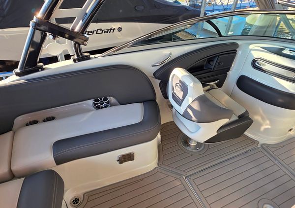 Crownline 255 SS SURF image