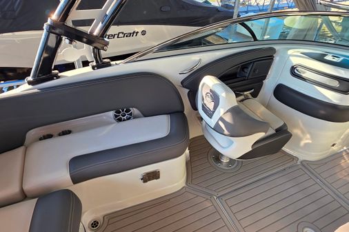 Crownline 255 SS SURF image