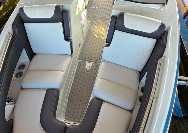 Crownline 255 SS SURF image