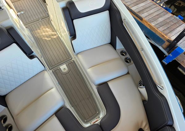 Crownline 255 SS SURF image