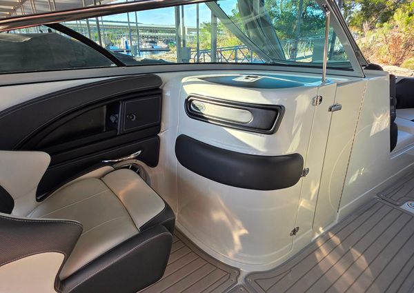 Crownline 255 SS SURF image