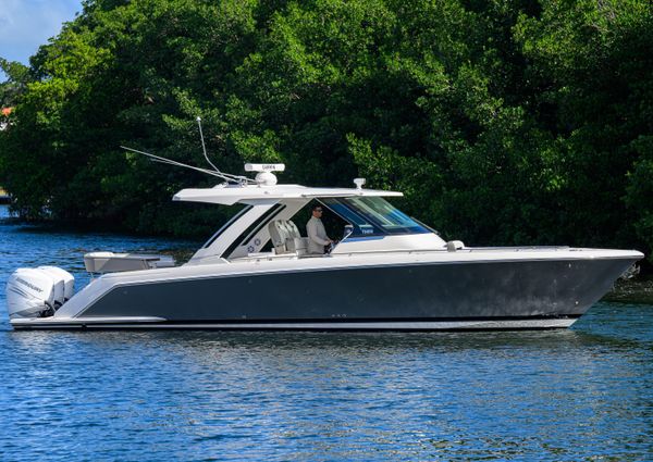 Tiara Yachts 38 LS image