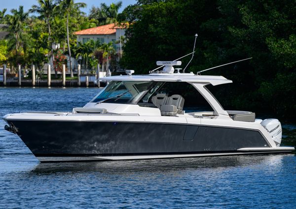 Tiara Yachts 38 LS image