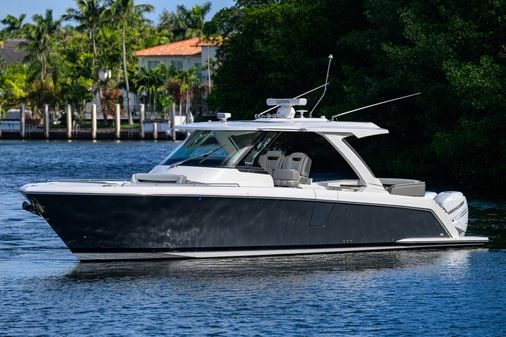 Tiara Yachts 38 LS image