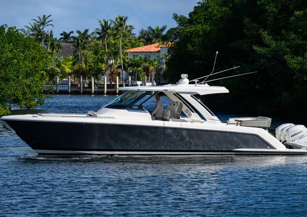 Tiara Yachts 38 LS image