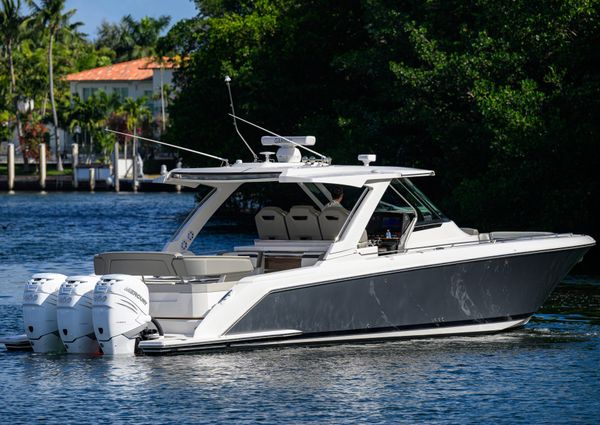 Tiara Yachts 38 LS image