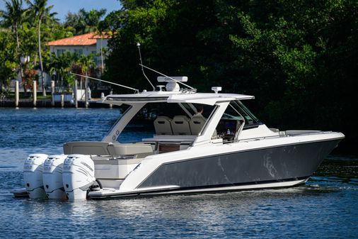 Tiara Yachts 38 LS image