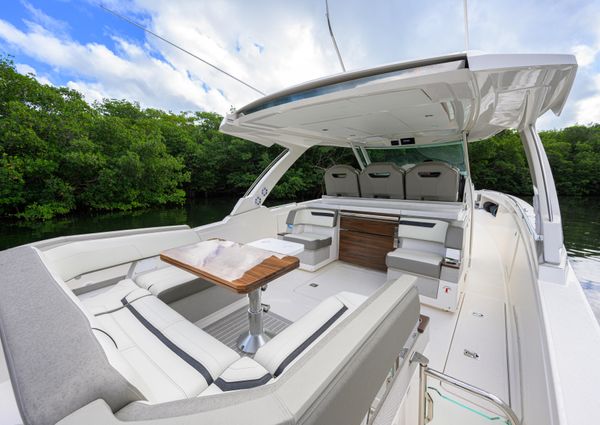 Tiara Yachts 38 LS image