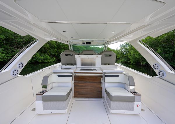 Tiara Yachts 38 LS image