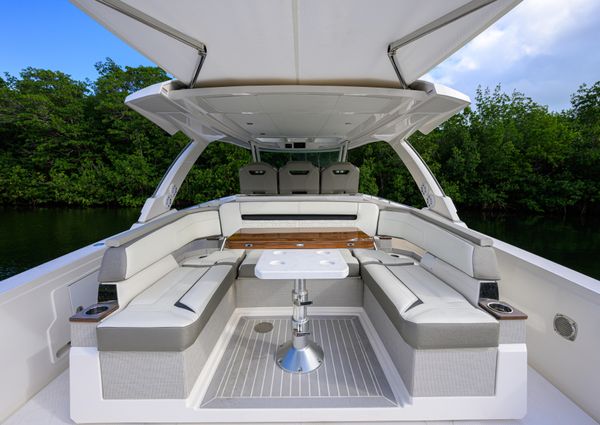 Tiara Yachts 38 LS image