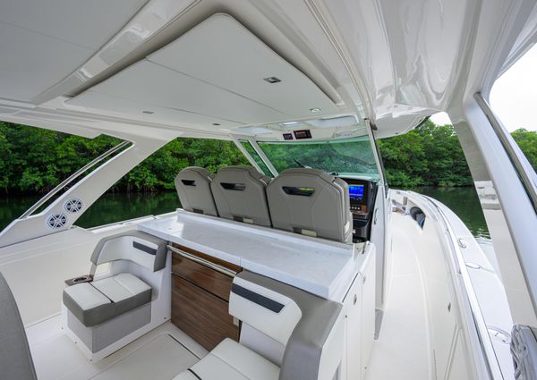 Tiara Yachts 38 LS image