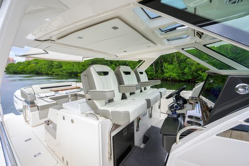 Tiara Yachts 38 LS image