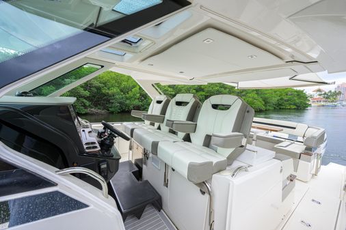 Tiara Yachts 38 LS image