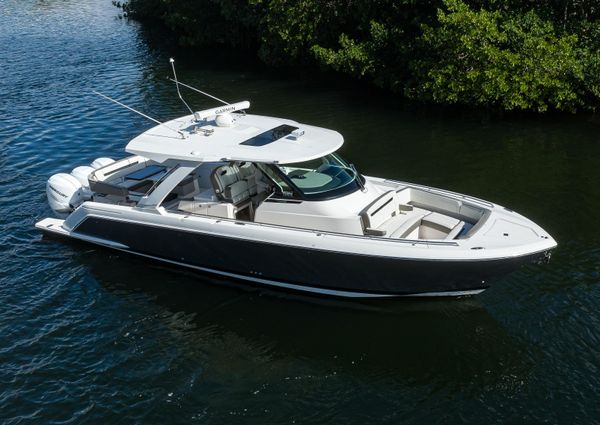 Tiara Yachts 38 LS image