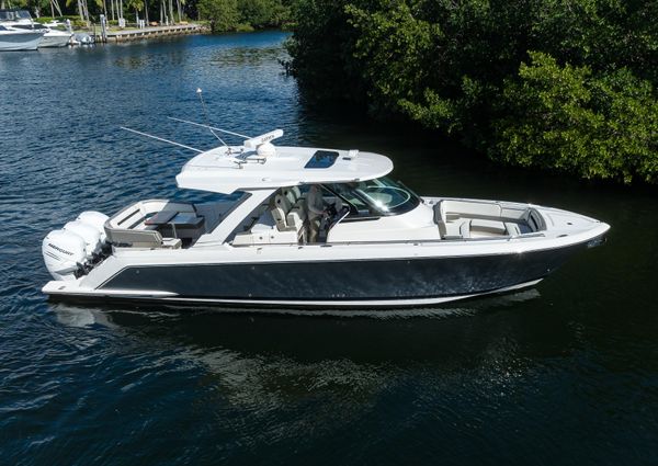 Tiara Yachts 38 LS image