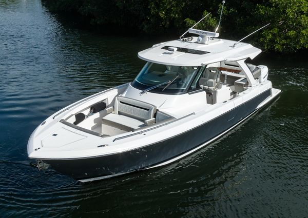 Tiara Yachts 38 LS image