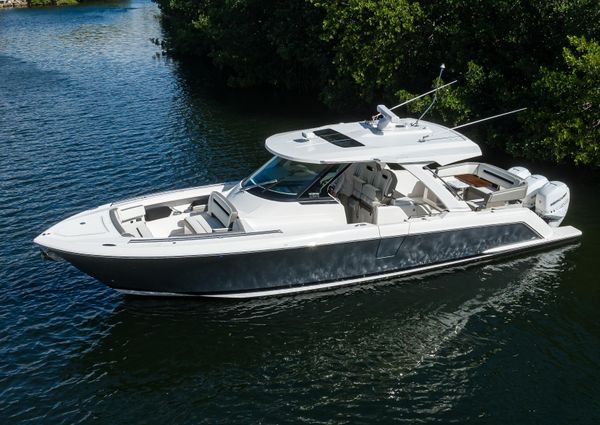 Tiara Yachts 38 LS image