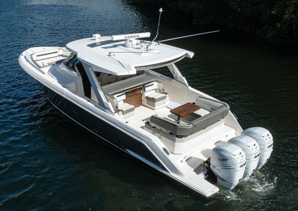 Tiara Yachts 38 LS image