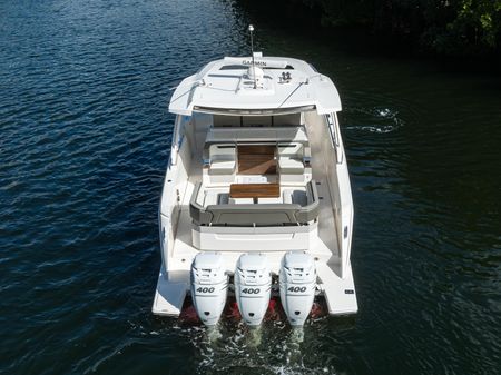 Tiara Yachts 38 LS image