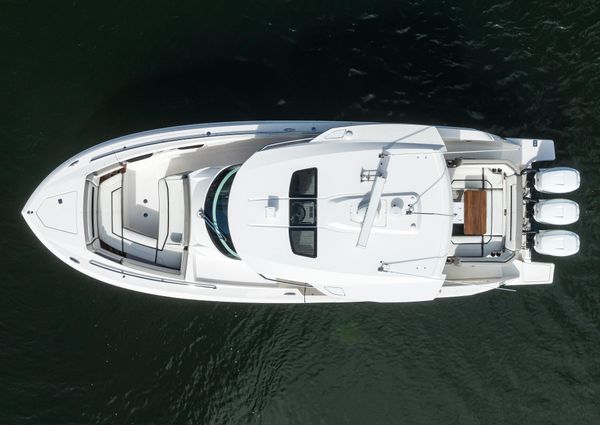 Tiara Yachts 38 LS image