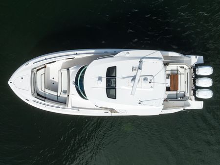 Tiara Yachts 38 LS image