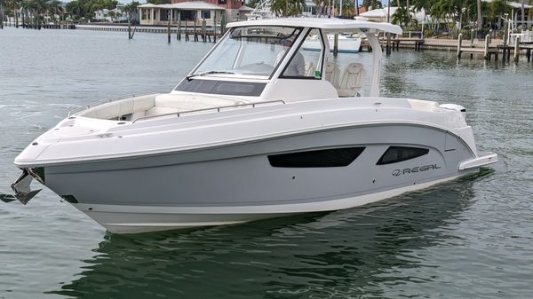 Regal 33 SAV