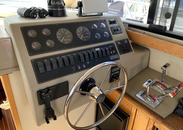 Bayliner 3388-COMMAND-BRIDGE-MOTORYACHT image