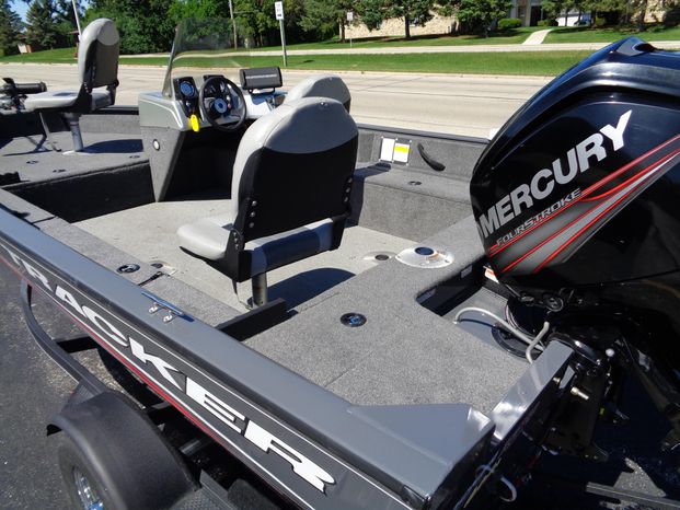 2018 Tracker Pro Guide V16 Hales Corners, Wisconsin - M-W Marine