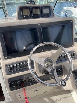 Robalo R305 Walkaround image