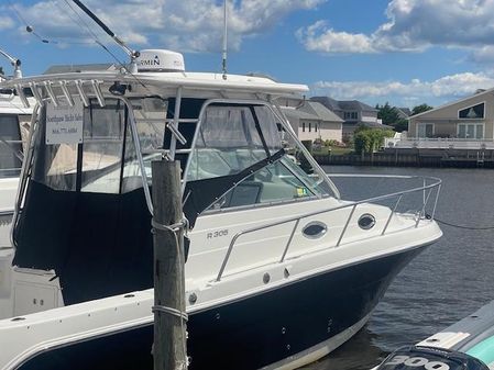 Robalo R305 Walkaround image