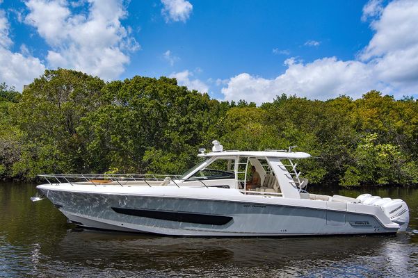 Boston Whaler 420 Outrage - main image