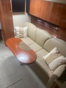 Cruisers Yachts 330 Express image