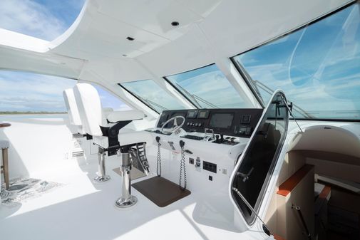 Hatteras 72 Motor Yacht image