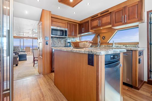 Hatteras 72 Motor Yacht image