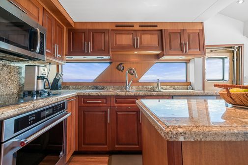 Hatteras 72 Motor Yacht image