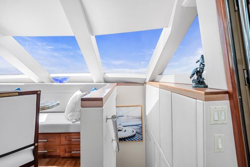 Hatteras 72 Motor Yacht image