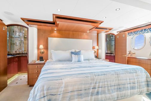 Hatteras 72 Motor Yacht image