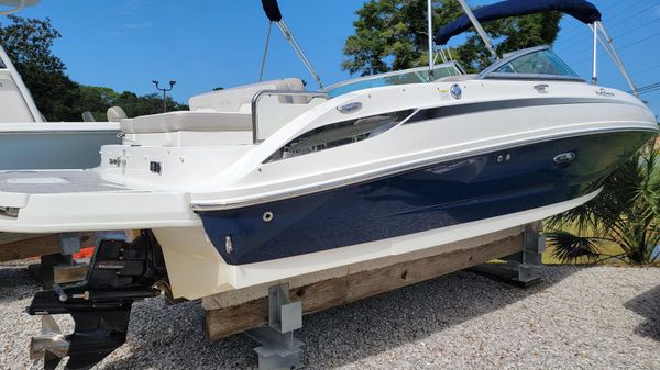 Sea Ray 240 Sundeck