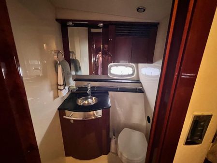 Sea Ray 48 Sundancer BLACK HULL MINT image