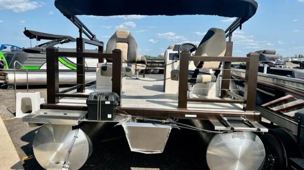 Lake Lounger 16FCPRO with Trailer 