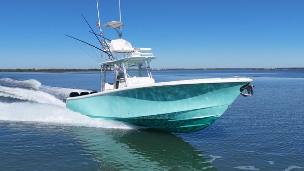 SeaVee 39B Center Console 
