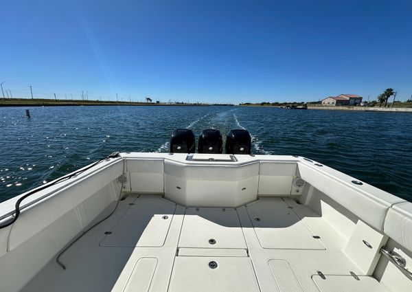 SeaVee 39B Center Console image